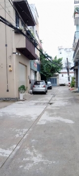 bán nhà 65m2 sát mặt tiền BÌNH TRỊ ĐÔNG ngang gần 5m chỉ 5.5 tỷ