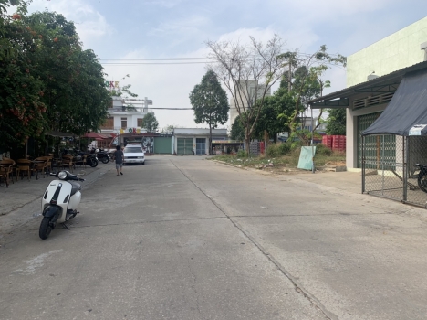ÔNG ANH THUA ĐỘ ĐÁ BANH - CẦN BÁN GẤP CÁC LÔ ĐẤT KCN MỸ PHƯỚC - TP BẾN CÁT - BÌNH DƯƠNG