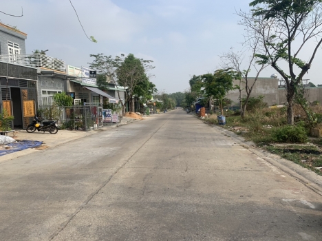 ÔNG ANH THUA ĐỘ ĐÁ BANH - CẦN BÁN GẤP CÁC LÔ ĐẤT KCN MỸ PHƯỚC - TP BẾN CÁT - BÌNH DƯƠNG