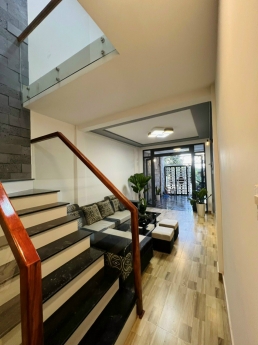 Cần bán căn nhà mới xây trên đường Nguyễn Trung Trực Phường 4, TP. Đà Lạt, giá 5,2 tỷ