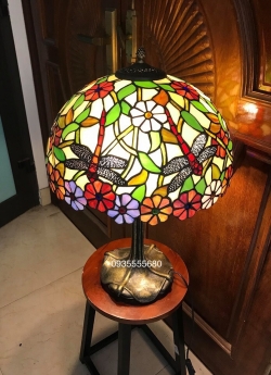 Giao lưu em đèn bàn hoa chuồn