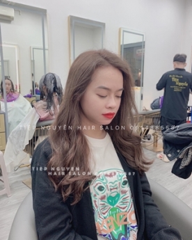 Tóc xoăn layer phong cách thời thượng độc đáo - Tiệp Nguyễn