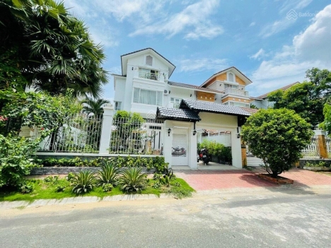 bán căn Biệt Thự KDC Nam Long - Nam Phú Villas Trần Trọng Cung, Q7. DT 288m2, giá cho KH tiền nhanh