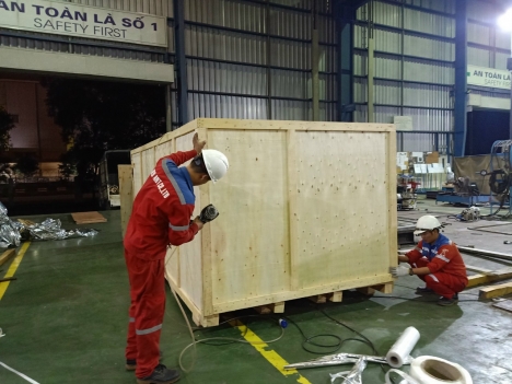 Đóng gói hàng hóa để vận chuyển thiết bị tại Hà Nam