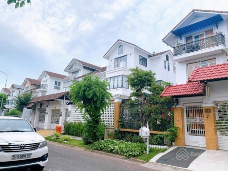 bán căn Biệt Thự KDC Nam Long - Nam Phú Villas Trần Trọng Cung, Q7. DT 288m2, giá cho KH tiền nhanh