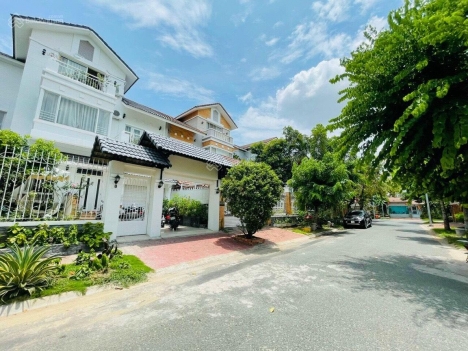 bán căn Biệt Thự KDC Nam Long - Nam Phú Villas Trần Trọng Cung, Q7. DT 288m2, giá cho KH tiền nhanh