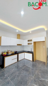 Nhà lầu mới hiện đại 100m2 đường ô tô đi thoải mái SHR thổ cư chỉ 4ty