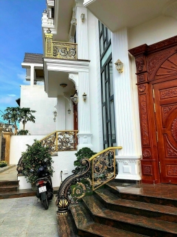 Cần bán gấp căn biệt thự nghỉ dưỡng 2 mặt tiền khu vip An Sơn Phường 4, TP. Đà Lạt, giá 23 tỷ