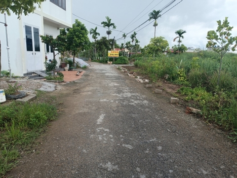 tuyến 2 đường 402  mặt đường 6m giá 22 tr m  dương kinhn Hải Phòng .