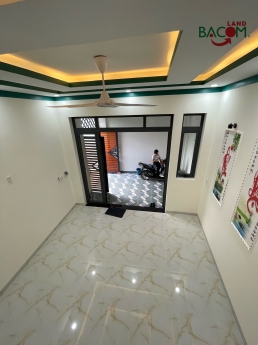 Giá chỉ: 2,3 tỉ Thương lượng.Bán nhà 1 trệt 1 lầu 65m2 SHR thổ cư đường ô tô nhỏ (P. Tân Vạn)