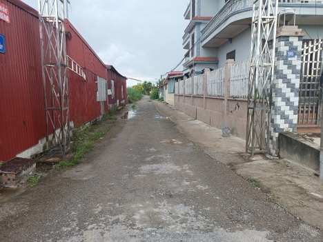 tuyến 2 đường 402  mặt đường 6m giá 22 tr m  dương kinhn Hải Phòng .