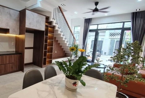 Nhà 80m2 x 2.5T kiệt Ô tô Tôn Đản mới xây nội thất xịn 3ty550tr