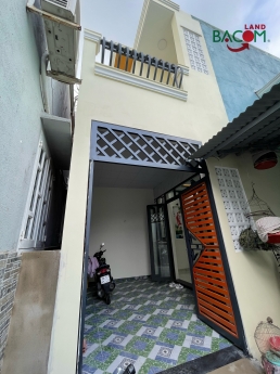 Giá chỉ: 2,3 tỉ Thương lượng.Bán nhà 1 trệt 1 lầu 65m2 SHR thổ cư đường ô tô nhỏ (P. Tân Vạn)