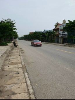 MẠT ĐƯƠNG NHƯA 10M THÔNG SỐ ĐẸP  GIAO THÔNG VO CÙNG THUẬN LỢI,DIỆN  TÍCH 64M