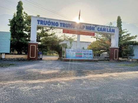 Lô góc tái định cư trung cấp nghề Cam Lâm Khánh Hòa full thổ cư chỉ hơn 10tr/m2