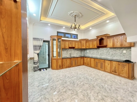 Bán nhà 2 lầu cao cấp mặt tiền đường D7 KDC Hồng Loan . Nhà mới 100% . Sổ hồng , dọn vào ở ngay