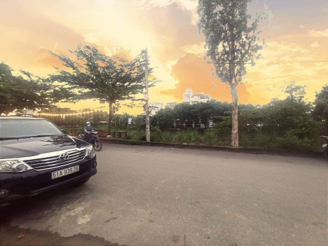 Đất View Sông 155m2, Khu Biệt Thự ven sông. Chủ NGộp Giảm sốc 500 tr còn 5 tỷ 600 triệu.