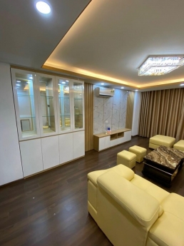 Bán nhà phố Giáp Bát, 5 Tầng, 40M2, Lô Góc.