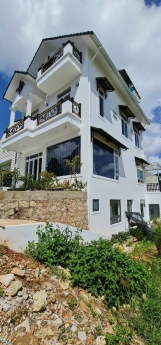 Cần bán căn biệt thự nghỉ dưỡng mới xây trên đường Trần Đại Nghĩa, Phường 8, tp. Đà Lạt, giá 13,9 tỷ