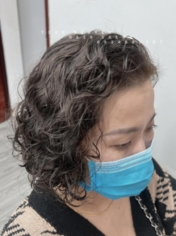 Xoăn ngắn hippie, tôn vinh vẻ đẹp của người phụ nự trung niên - Tiệp Nguyễn Academy