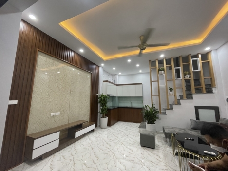 Cực Hiếm, Bán nhà Quan Nhân- Thanh Xuân, 30m2, 5 tầng, MT 4.5m, chỉ 3.68 tỷ.