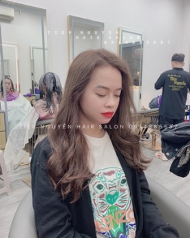 Tóc hippie xoăn ngắn nhẹ nhàng độc đáo. - Tiệp Nguyễn Academy