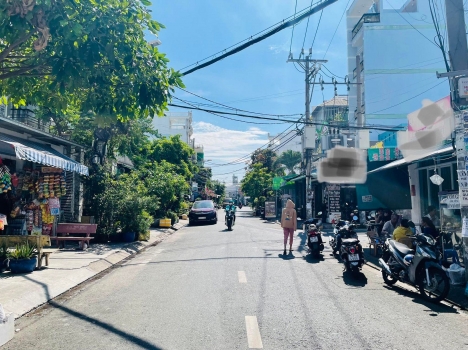 hàng hiếm. mặt tiền kinh doanh. đường hiền vương. quận tân phú. giá 5 tỷ. 4-9 1 trệt 1 lầu. đường