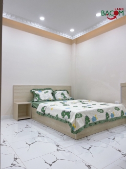 GIÁ BÁN: 3,3 tỉ (th. lượng )Bán nhà 1 Trệt 1 Lầu 60m2 SHR thổ cư đường ô tô (P. Tân Phong)