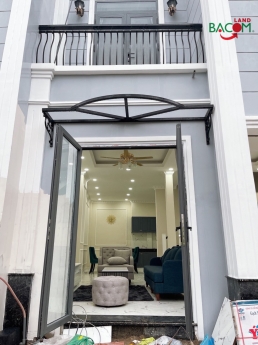 GIÁ BÁN: 3,3 tỉ (th. lượng )Bán nhà 1 Trệt 1 Lầu 60m2 SHR thổ cư đường ô tô (P. Tân Phong)