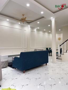 GIÁ BÁN: 3,3 tỉ (th. lượng )Bán nhà 1 Trệt 1 Lầu 60m2 SHR thổ cư đường ô tô (P. Tân Phong)