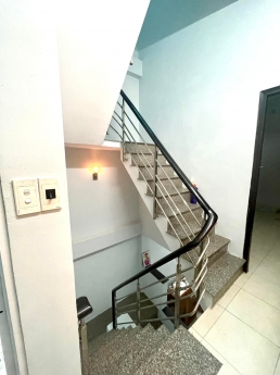 Ô TÔ ĐỔ CỬA, KHU VỰC ĐANG PHÁT TRIỂN MẠNH QUẬN 8, 4 TẦNG 45M2, nhỉnh 4 tỷ.