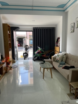 hàng hiếm. mặt tiền kinh doanh. đường hiền vương. quận tân phú. giá 5 tỷ. 4-9 1 trệt 1 lầu. đường