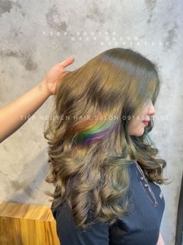 Tóc uốn ngắn xoăn hippie nhẹ nhàng - Tiệp Nguyễn Academy