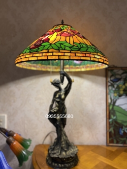 Giao lưu em đèn bàn tiffany họa tiết hoa dơn
