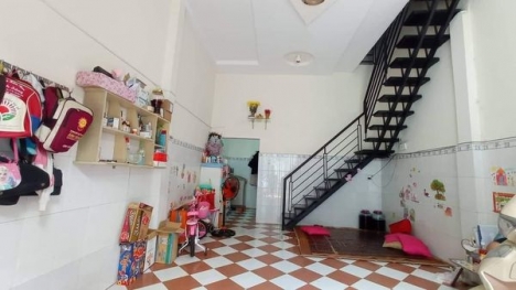 bán gấp căn nhà 30m ra mặt tiền đường âu cơ. 32m2 nhà 2 tầng. SHR giá 3 tỷ 1
gần trung tâm hành