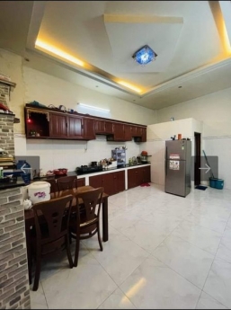 bán gấp nhà mặt tiền đường tân hải quận tân bình 68m2 nhà 3 tầng xd btct kiên cố. moi đẹp. shr. gia