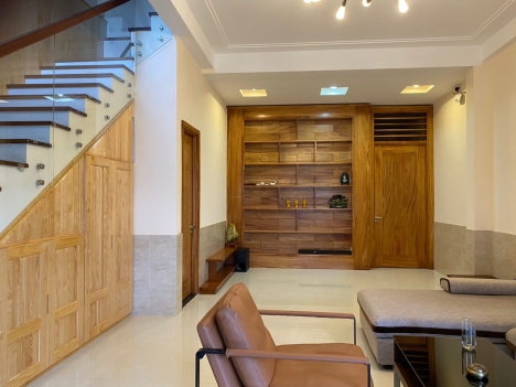 Cần bán gấp nhà view đẹp đường Nguyễn Hữu Cảnh, Đà Lạt 192m2 giá 11 tỷ