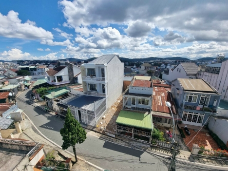 Cần bán căn nhà mặt tiền đường Cổ Loa, Phường 2, TP. Đà Lạt, giá 10,7 tỷ