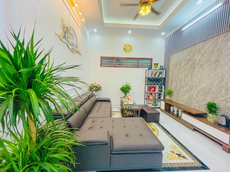 NHÀ ĐẸP HOA BẰNG - CẦU GIẤY - VỊ TRÍ TRUNG TÂM - NGÕ THÔNG Ô TÔ KINH DOANH - GẦN PHỐ - NHỈNH 8 TỶ