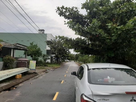 Bán gấp mt Trà Khê 6 Khu FPT giá rẻ