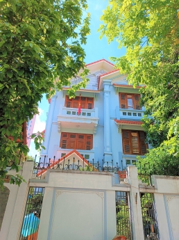 Bán nhà Biệt thự Lạc Long Quân, Quận Tây Hồ, Sân vườn: 298M - 4T - MT15m - LGoc: Giá 46 Tỷ
