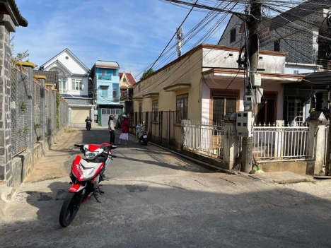 Bán gấp căn nhà 2 mặt tiền đường Mê Linh, Đà Lạt 136m2 giá 7.5 tỷ