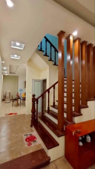 Bán gấp nhà Nguyễn Văn Cừ DT35 nhà 4 tầng 4.5  giã 4.85tỷ