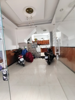 NHÀ 2 LẦU HẺM XE HƠI HUỲNH TẤN PHÁT, P.BÌNH THUẬN, QUẬN 7
