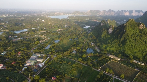 BÁN ĐẤT LIÊN SƠN,LƯƠNG SƠN,HB,8390M2,LÔ GÓC 2 MẶT ĐƯỜNG TO, KINH DOANH TỐT, 2,6TR/M2