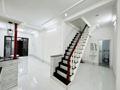 Bán nhà lầu mới tại đường Hùng Vương - Gần Vincom Hùng Vương Cần Thơ