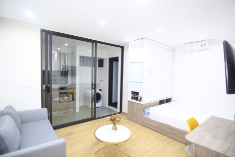Bán tòa nhà VP 300m2 x 9T MP Nguyễn Văn Huyên, Cầu Giấy cho thuê 3,6 tỷ/năm