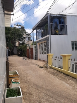 Cần bán gấp nhà đẹp đường Hùng Vương, Đà Lạt giá chỉ 2.1 tỷ