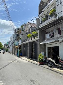 NHÀ MẶT TIỀN KINH DOANH TRONG CHỢ. 2KIOT. 8P TRỌ. THU NHẬP 39TR/ THÁNG