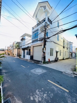 Bán nhà 1 trệt 2 lầu kiên cố đường Cách Mạng Tháng Tám